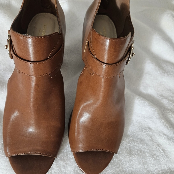 Liz Claiborne Shoes - Liz Claiborne Brown Leather Peep-Toe Heels